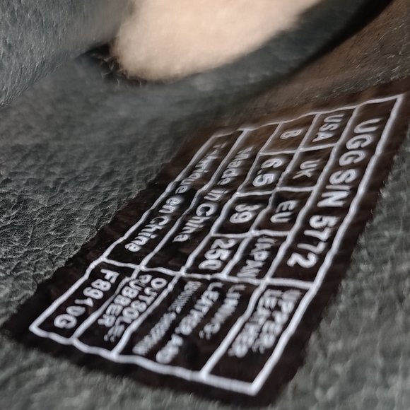 Women's UGG Clog with shearling lining US 8 - Picture 5 of 6